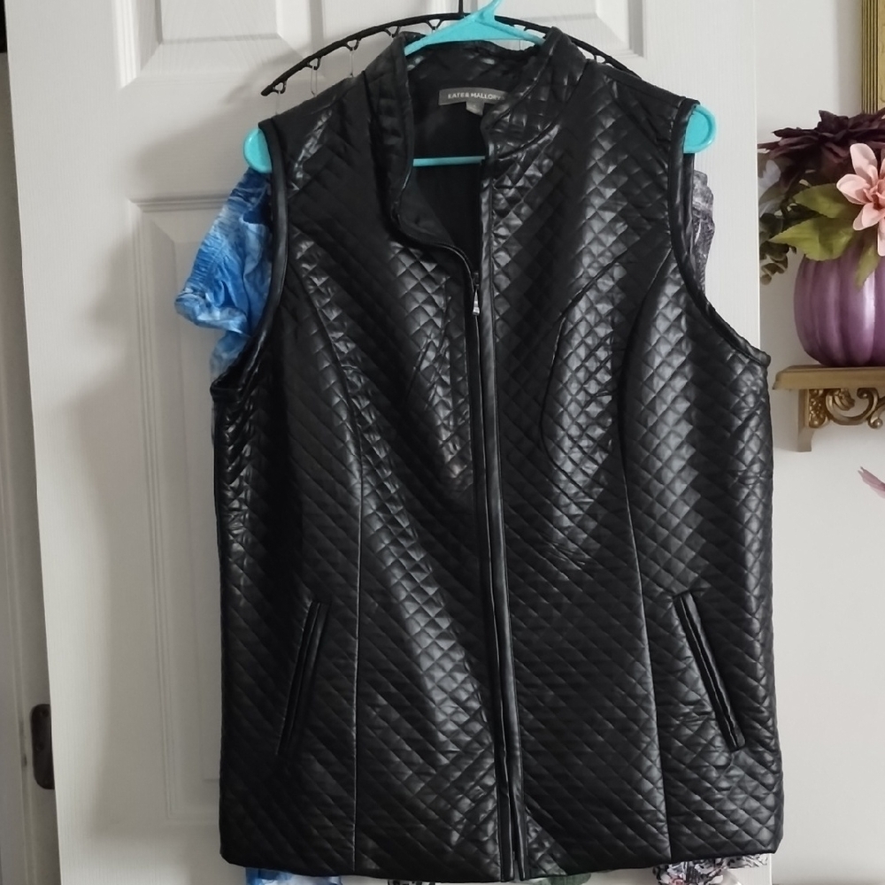 Kate & Mallory Black Diamond-Pattern Vest